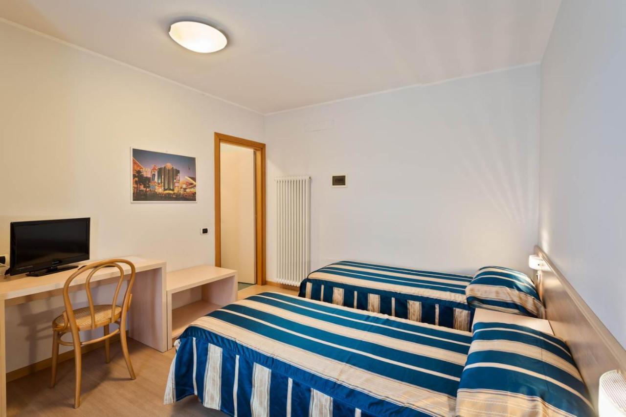 Hotel Due Laghi Padergnone Extérieur photo